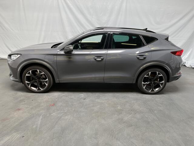Cupra Formentor 1.4 e-Hybrid VZ Performance / AUTOMAAT/ 245 PK/ 19" LMV/ FULL LINK/ ADAPT. CRUISE/ DIGITAL DASH/ PARK. SENSOREN + CAMERA/ RIJ-MODI/ STOEL-STUUR VERWARM./ NAVI/ MATRIX/ DAB/ CLIMA