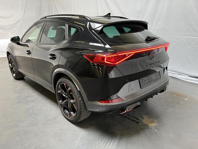 Cupra Formentor 1.4 e-Hybrid VZ Performance / AUTOMAAT/ PANO/ 245 PK/ ELEKTR. STOEL/ 19" LMV/ FULL LINK/ ADAPT. CRUISE/ DIGITAL DASH/ PARK. SENSOREN + 360 CAMERA/ RIJ-MODI/ STOEL-STUUR VERWARM./ NAVI/ MATRIX/ DAB/ CLIMA