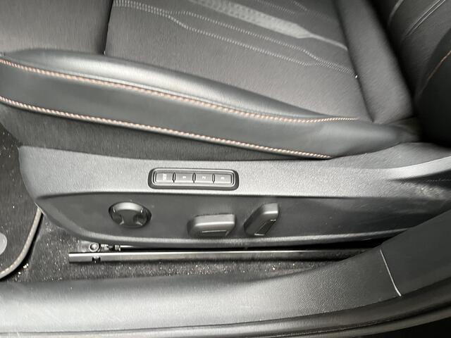 Cupra Formentor 1.4 e-Hybrid VZ Performance / AUTOMAAT/ PANO/ 245 PK/ ELEKTR. STOEL/ 19" LMV/ FULL LINK/ ADAPT. CRUISE/ DIGITAL DASH/ PARK. SENSOREN + 360 CAMERA/ RIJ-MODI/ STOEL-STUUR VERWARM./ NAVI/ MATRIX/ DAB/ CLIMA