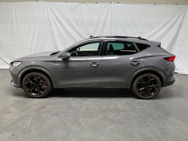 Cupra Formentor 1.4 e-Hybrid VZ Performance / AUTOMAAT/ PANO/ 245 PK/ ELEKTR. STOEL/ 19" LMV/ FULL LINK/ ADAPT. CRUISE/ DIGITAL DASH/ PARK. SENSOREN/ 360 CAMERA/ RIJ-MODI/ STOEL-STUUR VERWARM./ NAVI/ MATRIX/ DAB/ CLIMA
