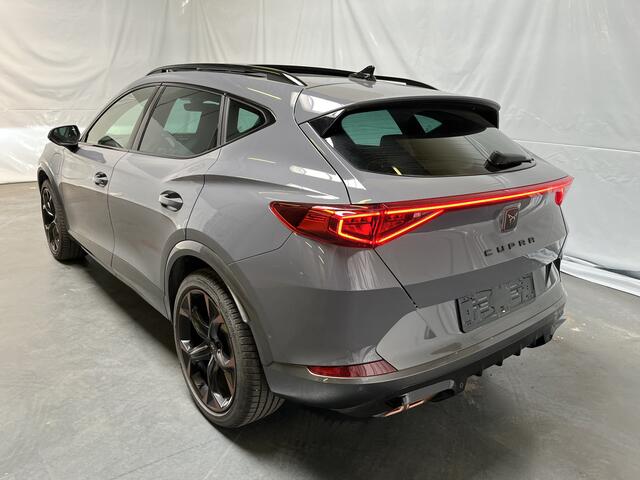 Cupra Formentor 1.4 e-Hybrid VZ Performance / AUTOMAAT/ PANO/ 245 PK/ ELEKTR. STOEL/ 19" LMV/ FULL LINK/ ADAPT. CRUISE/ DIGITAL DASH/ PARK. SENSOREN/ 360 CAMERA/ RIJ-MODI/ STOEL-STUUR VERWARM./ NAVI/ MATRIX/ DAB/ CLIMA
