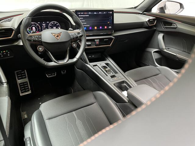 Cupra Formentor 1.4 e-Hybrid VZ Performance / AUTOMAAT/ PANO/ 245 PK/ ELEKTR. STOEL/ 19" LMV/ FULL LINK/ ADAPT. CRUISE/ DIGITAL DASH/ PARK. SENSOREN/ 360 CAMERA/ RIJ-MODI/ STOEL-STUUR VERWARM./ NAVI/ MATRIX/ DAB/ CLIMA