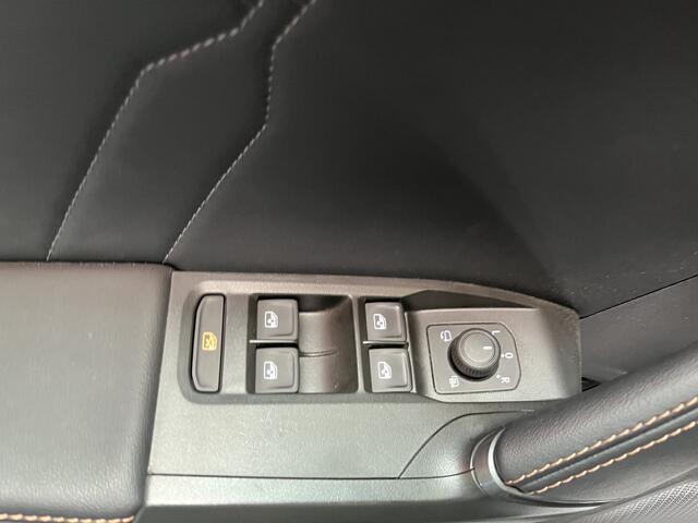 Cupra Formentor 1.4 e-Hybrid VZ Performance / AUTOMAAT/ PANO/ 245 PK/ ELEKTR. STOEL/ 19" LMV/ FULL LINK/ ADAPT. CRUISE/ DIGITAL DASH/ PARK. SENSOREN/ 360 CAMERA/ RIJ-MODI/ STOEL-STUUR VERWARM./ NAVI/ MATRIX/ DAB/ CLIMA