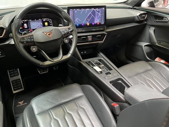 Cupra Formentor 1.4 e-Hybrid VZ Black Edition / AUTOMAAT/ PANO/ 245 PK/ ELEKTR. TREKHAAK/ LEDER/ ELEKTR. STOEL/ 19" LMV/ FULL LINK/ ADAPT. CRUISE/ DIGITAL DASH/ PARK. SENSOREN + 360 CAMERA/ RIJ-MODI/ STOEL-STUUR VERWARM./ NAVI/ MATRIX/ D