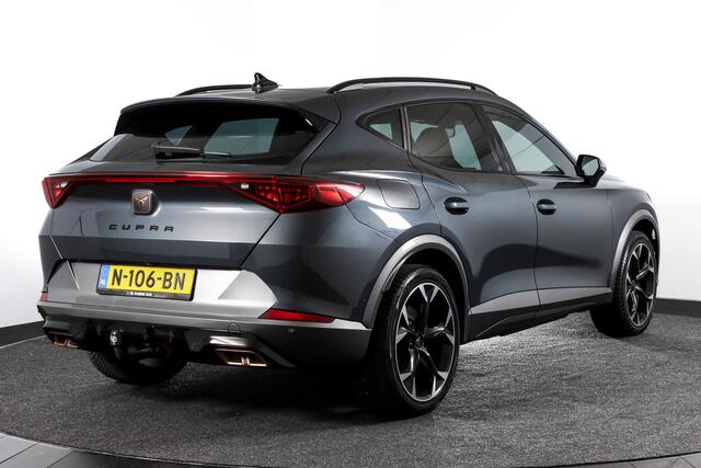 Cupra Formentor 1.4 e-Hybrid |245PK| VZ Performance - Automaat | Camourflage Green | Dig.Cockpit | Adapt.Cruise | Stoel-+Stuurverw. | PDC | 360 Camera | NAV+App.Connect | ECC | Afn.Trekhaak | LM 19" |