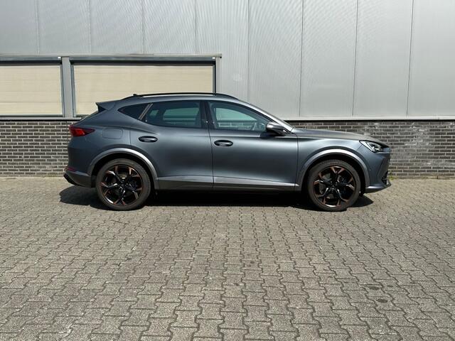 Cupra Formentor 1.4 E-HYB VZ PERF L. - NL auto - Originele matte lak - PANO
