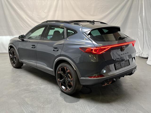 Cupra Formentor 1.4 e-Hybrid VZ Black Edition / AUTOMAAT/ PANO/ BREMBO/ CARBON KUIPSTOELEN/ LEER/ KEYLESS/ 19" LMV/ ADAPT. CRUISE/ KEYLESS/ DIGITAL DASH/ PARK. SENSOREN + 360 CAMERA/ RIJ-MODI/ STOEL-STUUR VERWARM./ NAVI/ MATRIX