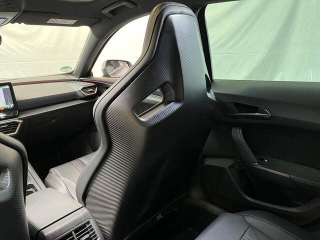 Cupra Formentor 1.4 e-Hybrid VZ Black Edition / AUTOMAAT/ PANO/ BREMBO/ CARBON KUIPSTOELEN/ LEER/ KEYLESS/ 19" LMV/ ADAPT. CRUISE/ KEYLESS/ DIGITAL DASH/ PARK. SENSOREN + 360 CAMERA/ RIJ-MODI/ STOEL-STUUR VERWARM./ NAVI/ MATRIX