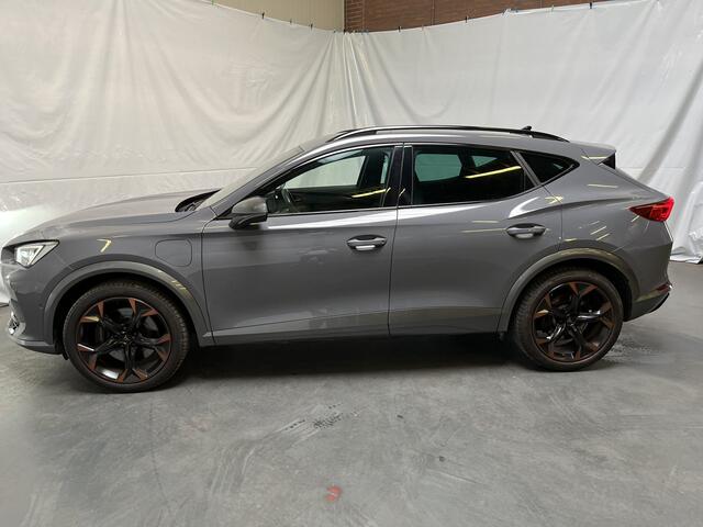 Cupra Formentor 1.4 e-Hybrid VZ Performance / AUTOMAAT/ 245 PK/ ELEKTR. TREKHAAK/ KEYLESS/ 19" LMV/ ADAPT. CRUISE/ KEYLESS/ DIGITAL DASH/ PARK. SENSOREN + CAMERA/ RIJ-MODI/ STOEL-STUUR VERWARM./ NAVI/ MATRIX/ DAB/ CLIMA