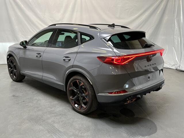 Cupra Formentor 1.4 e-Hybrid VZ Performance / AUTOMAAT/ 245 PK/ ELEKTR. TREKHAAK/ KEYLESS/ 19" LMV/ ADAPT. CRUISE/ KEYLESS/ DIGITAL DASH/ PARK. SENSOREN + CAMERA/ RIJ-MODI/ STOEL-STUUR VERWARM./ NAVI/ MATRIX/ DAB/ CLIMA