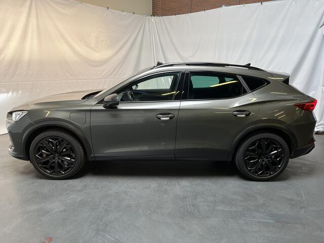 Cupra Formentor 1.4 e-Hybrid VZ Tribe Edition / AUTOMAAT/ PANO/ BREMBO/ BEATS/ ALCANTARA/ ELEKTR. STOEL/ KEYLESS/ 19" LMV/ ADAPT. CRUISE/ KEYLESS/ DIGITAL DASH/ PARK. SENSOREN + 360 CAMERA/ RIJ-MODI/ STOEL-STUUR VERWARM./