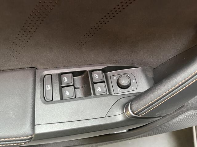 Cupra Formentor 1.4 e-Hybrid VZ Tribe Edition / AUTOMAAT/ PANO/ BREMBO/ BEATS/ ALCANTARA/ ELEKTR. STOEL/ KEYLESS/ 19" LMV/ ADAPT. CRUISE/ KEYLESS/ DIGITAL DASH/ PARK. SENSOREN + 360 CAMERA/ RIJ-MODI/ STOEL-STUUR VERWARM./
