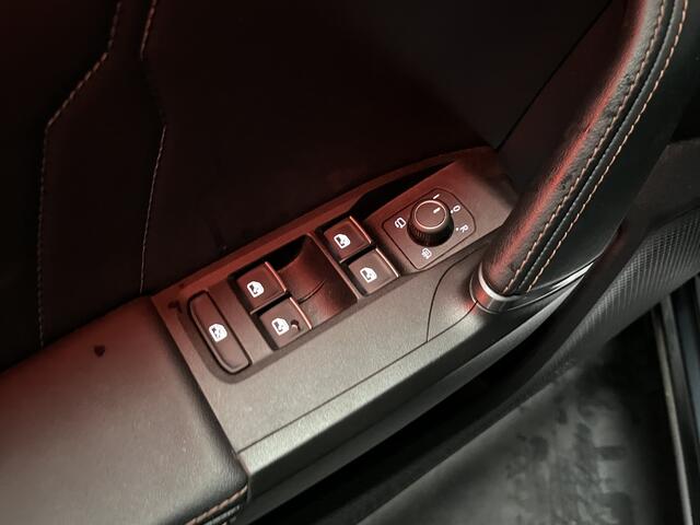 Cupra Formentor 1.4 e-Hybrid Black Edition / AUTOMAAT/ PANO/ LEER/ 19.000 KM/ 360 CAMERA/ ELEK. ACHTERKLEP/ MEMORY SEATS/ DODE HOEK/ KEYLESS/ LED/ STOEL-STUURVERWARM./ FULL LINK/ ADAPT. CRUISE/ NAVI/ CLIMA/ DAB/ 19" LMV