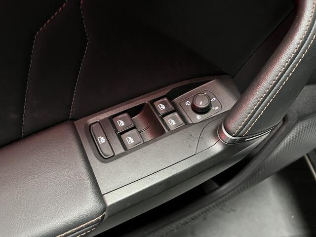 Cupra Formentor 1.4 e-Hybrid Performance / AUTOMAAT/ PANO/ ELEKTR. STOEL/ NAVI/ LED/ FULL-LINK/ CLIMA/ 19" LMV/ PARK. SENSOREN + CAMERA/ DAB/ KEYLESS