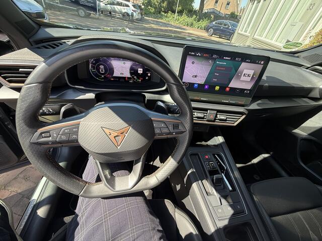 Cupra Formentor 1.4 e-Hybrid Performance 1e eigenaar 19INCH,CAMERA f1 stuur Dealer onderhouden 204pk