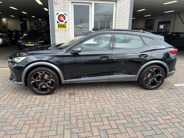 Cupra Formentor 1.4 e-Hybrid VZ Black Edition / AUTOMAAT/ PANO/ 245 PK/ ELEKTR. TREKHAAK/ LEDER/ ELEKTR. STOEL/ 19" LMV/ FULL LINK/ ADAPT. CRUISE/ DIGITAL DASH/ PARK. SENSOREN + 360 CAMERA/ RIJ-MODI/ STOEL-STUUR VERWARM./ NAVI/ MATRIX