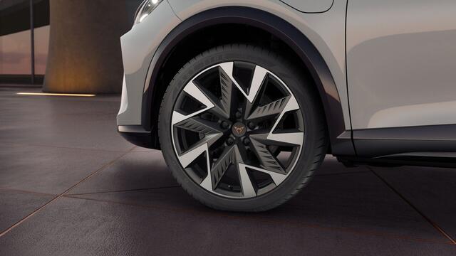 Cupra Formentor 1.5 TSI e-Hybrid 204 6DSG Business | Achteruitrijcamera | Digitaal instrumentenpaneel (Virtual Cockpit) | Draadloze Apple CarPlay(TM), Android Auto(TM)