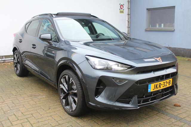 Cupra Formentor 1.5 TSI e-Hybrid VZ Performance 272pk | Panorama dak | 360* Camera | Stoel/stuurverwarming | Elektrisch verstelbare stoelen + memory | Keyless entry/start | Sennheiser Audiosysteem | Sfeerverlichting | Draadloze telefoonlader | Apple CarPlay/Android Auto 