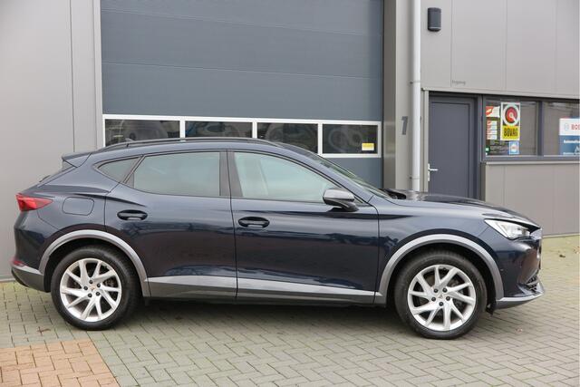 Cupra Formentor 1.4 e-Hybrid 204pk Business. Led , Trekhaak , PDC , Clima, Stuurwiel verwarmd , LMV , Carplay, etc .
