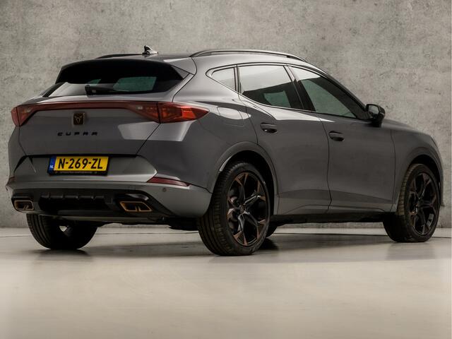 Cupra Formentor 1.4 e-Hybrid VZ Performance 245Pk Automaat (APPLE CARPLAY, GROOT NAVI, MEMORY SEATS, LEDER, KUIPSTOELEN, 360 CAMERA, STUUR/STOELVERWARMING, ADAPTIVE CRUISE, SFEERVERLICHTING, NIEUWSTAAT)