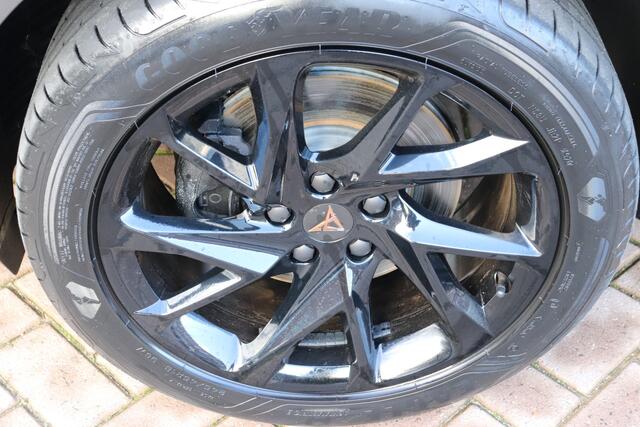 Cupra Formentor 1.4 e-Hybrid Business. Navigatie, 18"lm velgen, Speciale kleur.