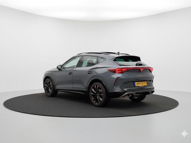 Cupra Formentor 1.5 TSI e-Hybrid Business 204PK | Nw model | Panorama dak | 360 graden camera | Blindspot | Stuurwiel verwarming |