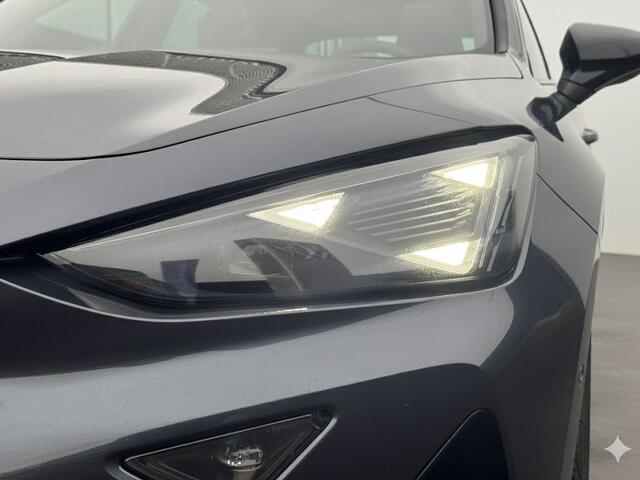 Cupra Formentor 1.5 TSI e-Hybrid Business 204PK | Nw model | Panorama dak | 360 graden camera | Blindspot | Stuurwiel verwarming |