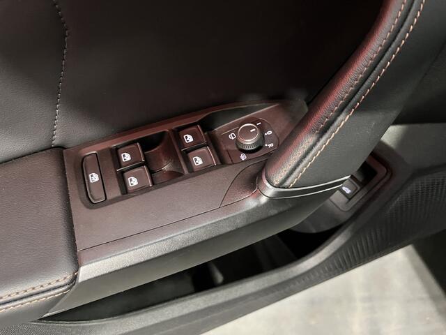 Cupra Formentor 1.4 e-Hybrid VZ Black Edition / AUTOMAAT/ PANO/ LEER/ KEYLESS/ ELEKTR. STOEL/ PARK. SENSOREN + CAMERA/ FULL LINK/ CLIMA/ RIJ-MODI/ STOEL + STUUR VERWARM./ 19'' LMV