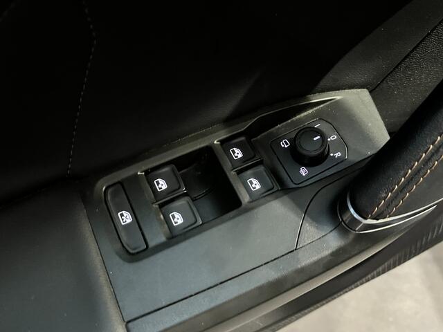 Cupra Formentor 1.4 e-Hybrid VZ Black Edition / 245 PK/ AUTOMAAT/ EXCUSIEVE LAK/ PANO/ LEDER/ MEMORY SEAT/ STOEL + STUUR VERWARM./ CAMERA/ KEYLESS/ RIJ-MODI/ NAVI/ FULL LINK/ 19'' LMV