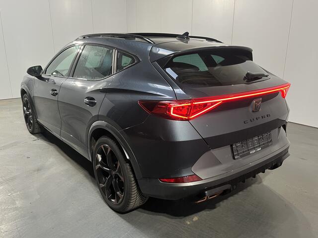 Cupra Formentor 1.4 e-Hybrid VZ Black Edition / 245 PK/ PANO/ MEMORY SEAT/ LEDER/ KEYLESS/ STUUR + STOEL VERWARM./ PARK. SENSOREN + CAMERA/ DODE HOEK/ RIJ-MODI/ NAVI/ FULL-LINK/ 19''LMV
