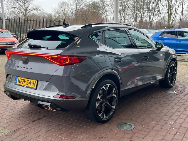 Cupra Formentor 1.4 e-Hybrid 245pk DSG Performance / Supersport Stuur / LED / Elek. Zwenkbare Trekhaak / Elek Achterklep Met Virtual Pedal / Camera / Stuur & Stoelverwarming / 19" LMV