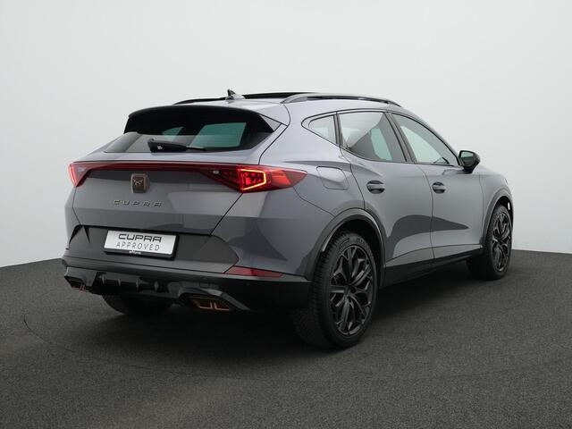 Cupra Formentor 1.4 e-Hybrid 245 pk DSG VZ Tribe Edition | Panoramadak | Trekhaak | Leder/alcantara | Beats | Matrix LED | Geheugenstoel | Rondomzicht camera | Adaptief sportonderstel