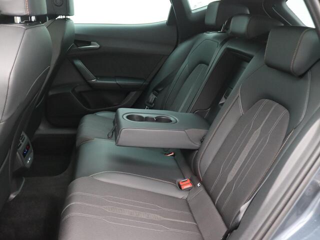 Cupra Formentor 1.4 e-Hybrid Performance 204PK DSG Pano-Schuifdak, Trekhaak, 19" LM Velgen, 360gr. Camera, Side Assist, Keyless, Stoel-Stuurverwarming, Navi