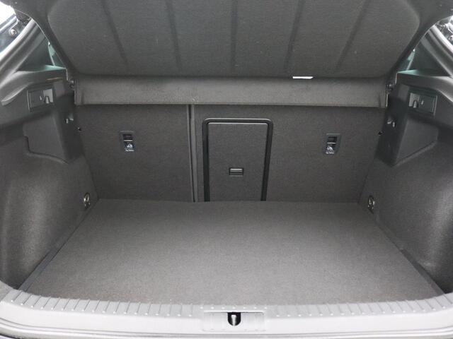 Cupra Formentor 1.4 e-Hybrid Performance 204PK DSG Pano-Schuifdak, Trekhaak, 19" LM Velgen, 360gr. Camera, Side Assist, Keyless, Stoel-Stuurverwarming, Navi