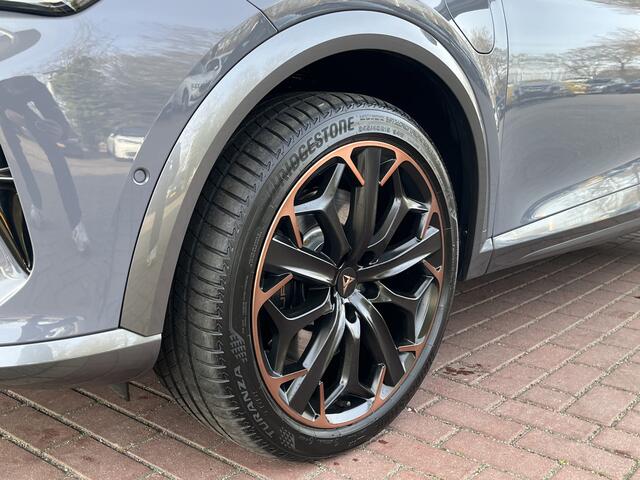 Cupra Formentor 1.4 e-Hybrid VZ Black Edition / Panorama dak / Leder / Zwenkbare trekhaak / Memory / 360 Camera / 19 Inch