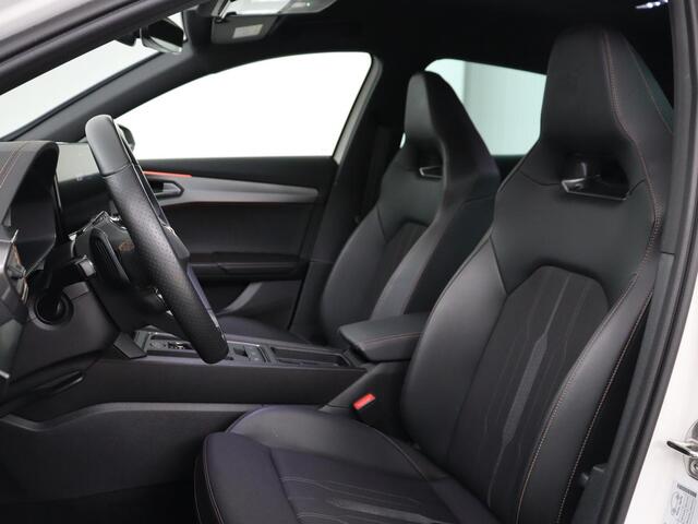 Cupra Formentor 1.4 e-Hybrid VZ | 245pk | Adaptive cruise Panoramdak | Virtual Cockpit | PHEV | Camera | Sportstoelen | Carplay | Matrix LED | Stuurwielverwarming