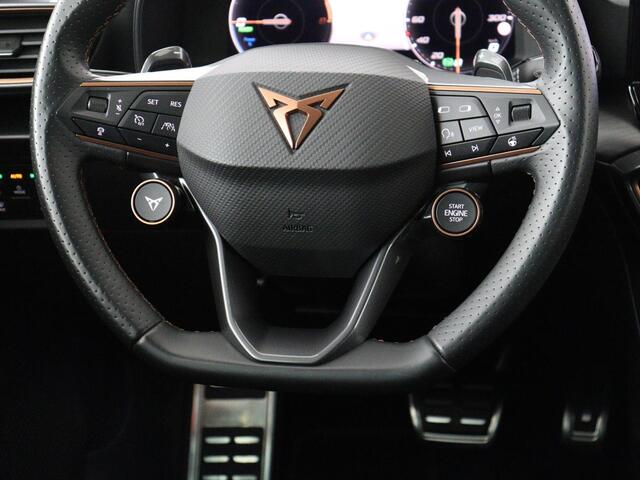 Cupra Formentor 1.4 e-Hybrid VZ | 245pk | Adaptive cruise Panoramdak | Virtual Cockpit | PHEV | Camera | Sportstoelen | Carplay | Matrix LED | Stuurwielverwarming