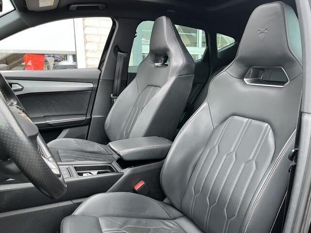 Cupra Formentor 1.4 e-Hybrid VZ Black Edition / AUTOMAAT/ 245 PK/ PANO/ TREKHAAK/ LEER/ ELEK.KLEP/ STUUR+STOELVERWARM./ PARK.SENSOR.V+A/ 360 CAMERA/ ACC/ KEYLESS/ DODEHOEK/ MEMORY SEAT/ FULL LINK/ NAVI/ DAB/ CLIMA/ LED/ ISOFIX/ 19'' LMV