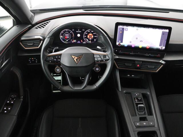 Cupra Formentor 1.4 eHybrid VZ | 245pk | Trekhaak | Stoelverwarming | Adaptive cruise | Carplay | Navigatie | Sfeerverlichting | Keyless | Half leder | Camera | Stuurverwarming | PHEV | Plug In