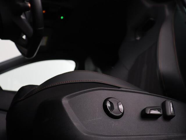 Cupra Formentor 1.4 eHybrid VZ | 245pk | Trekhaak | Stoelverwarming | Adaptive cruise | Carplay | Navigatie | Sfeerverlichting | Keyless | Half leder | Camera | Stuurverwarming | PHEV | Plug In