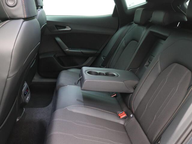 Cupra Formentor 1.5 TSI e-Hybrid Business 204PK DSG Pano-Schuifdak, Trekhaak, 18" LM Velgen, 360gr. Camera, Elektr. Achterklep, Keyless, Side Assist