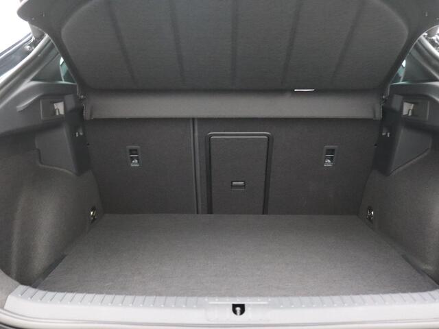 Cupra Formentor 1.5 TSI e-Hybrid Business 204PK DSG Pano-Schuifdak, Trekhaak, 18" LM Velgen, 360gr. Camera, Elektr. Achterklep, Keyless, Side Assist