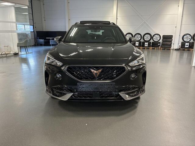 Cupra Formentor 1.4 TSI e-Hybrid 245pk VZ Performance Limited · Panoramadak · Camera · Keyless · Stuur- & Stoelverwarming · Elek. Bestuurdersstoel + Geheugen · ACC ·