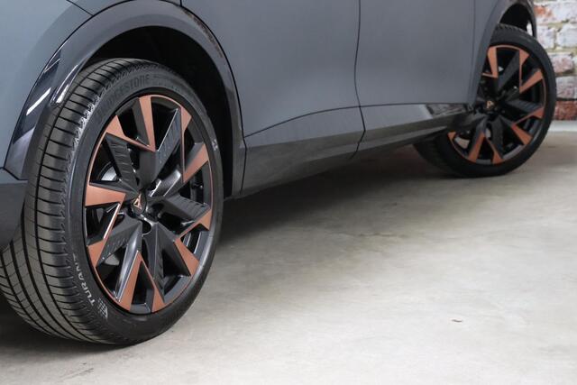 Cupra Formentor 1.5 TSI e-Hybrid VZ Performance Automaat / Virtual Cockpit / 19 Inch / LED Matrix / Sportstoelen / Adaptieve Cruise Control / Achteruitrijcamera / Extra Getint Glas / Apple CarPlay / Stoelverwarming / Parkeersensoren voor+achter / DAB / Climate Control / 