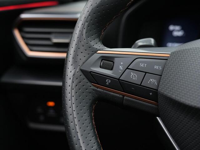 Cupra Formentor 1.4 e-Hybrid 204 pk | Panoramadak | Matrix LED | Achteruitrijcamera | Navigatie | Adaptive Cruise