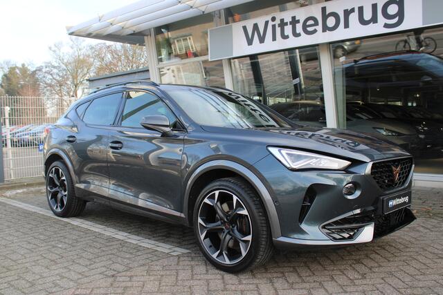 Cupra Formentor 1.4 e-Hybrid 245pk Performance DSG Automaat / Panorama dak / LM 19 inch / Navigatie / Camera / Park Assist / Wegkl trekhaak P4