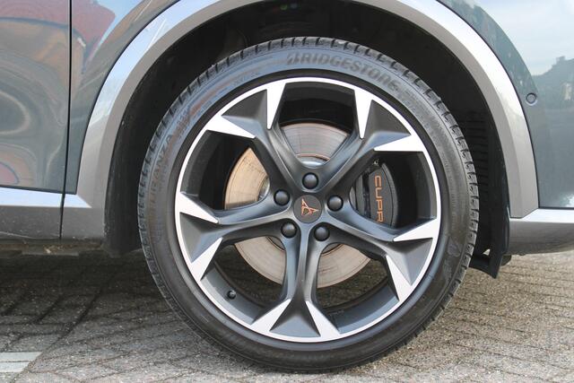 Cupra Formentor 1.4 e-Hybrid 245pk Performance DSG Automaat / Panorama dak / LM 19 inch / Navigatie / Camera / Park Assist / Wegkl trekhaak P4