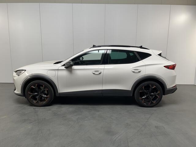 Cupra Formentor 1.4 e-Hybrid VZ Performance / AUTOMAAT/ 245PK/ PANO/ ELEK.ACHTERKLEP/ PARK.SENSOREN V+A/ CAMERA/ DODEHOEK/ KEYLESS/ FULL LINK/ ACC/ STUURVERWARM./ DIGITAL DASH/ RIJ-MODI/ CLIMA/ DAB/ LED/ 19'' LMV