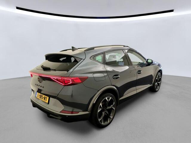Cupra Formentor 1.4 e-Hybrid Performance / Panorama dak / Navigatie / Stuur en stoelverwarming / Camera / 19 Inch