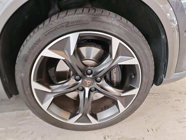Cupra Formentor 1.4 e-Hybrid VZ Performance / AUTOMAAT/ 245 PK/ TREKHAAK/ PANODAK/ NAVI/ CRUISE/ DIGITAL DASH/ CLIMATE/ STOELVERWARMING/ PARK. SENSOREN + CAMERA